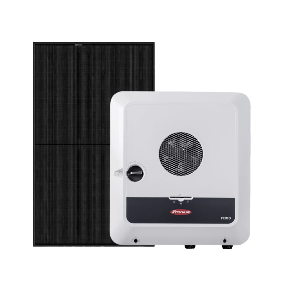 A 475W Jinko Tiger NEO solar module alongside a Fronius Primo inverter.